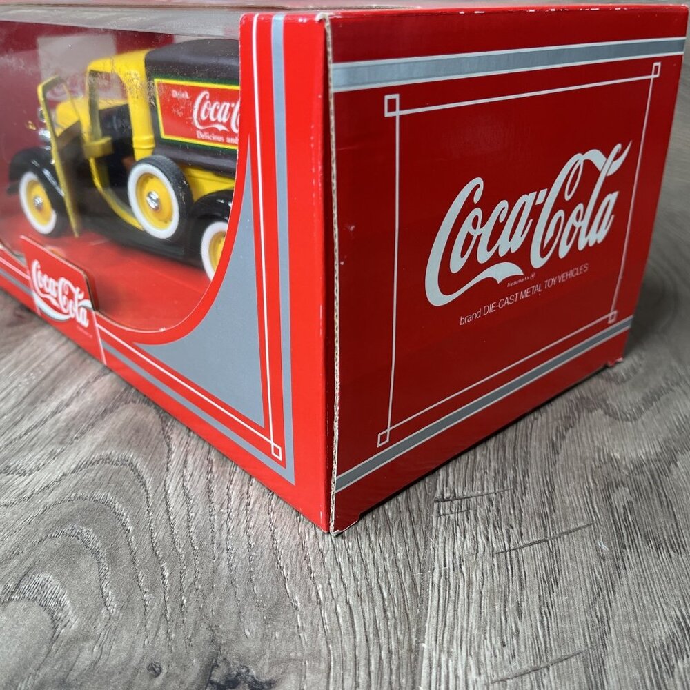 Hartoy Coca Cola 1936 Ford Delivery Truck 1:18 Scale Solido - 1979 - Picture 5 of 14